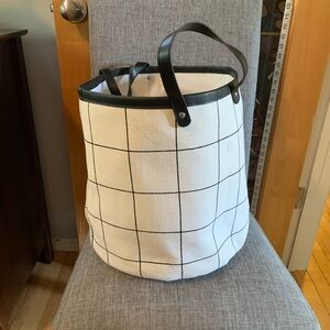 Large stylish tote!